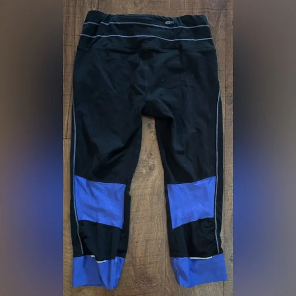 Athleta woman’s cropped leggings 
Size small blue black - Picture 6 of 8